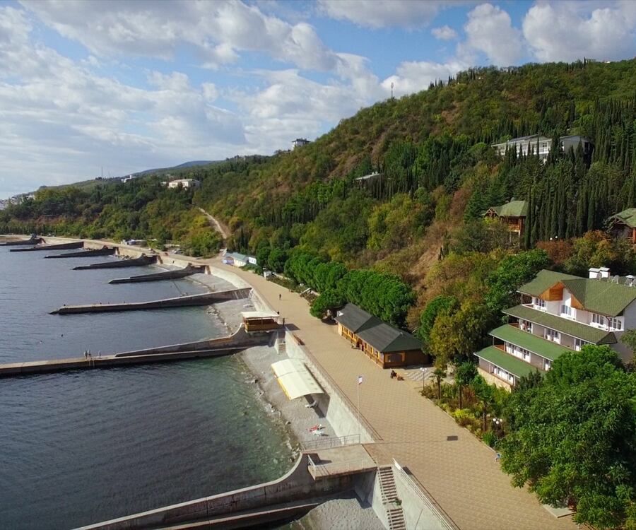 Отель на берегу моря в Крыму